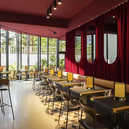 Ibis Centre Chatelain Hotel