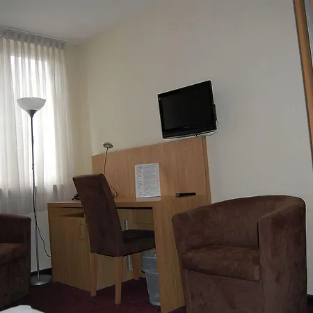 Ibis Centre Chatelain Hotel